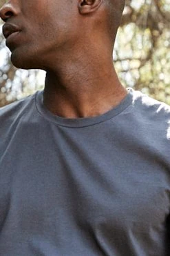 Velvet By Graham & Spencer HOWARD WHISPER CLASSIC CREW NECK TEE 53 Velvet By Graham & Spencer HOWARD WHISPER CLASSIC CREW NECK TEE