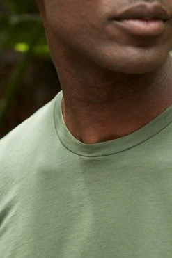 Velvet By Graham & Spencer SKEETER WHISPER CLASSIC CREW NECK TEE 42 Velvet By Graham & Spencer SKEETER WHISPER CLASSIC CREW NECK TEE