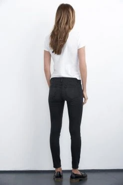 Velvet By Graham & Spencer TONI SKINNY JEAN Womens
