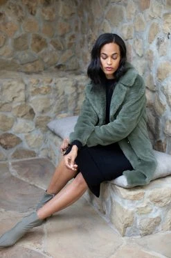 Velvet By Graham & Spencer Womens EVALYN LUX FAUX FUR COAT 19 Velvet By Graham & Spencer Womens EVALYN LUX FAUX FUR COAT