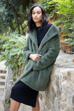 Velvet By Graham & Spencer Womens EVALYN LUX FAUX FUR COAT 15 Velvet By Graham & Spencer Womens EVALYN LUX FAUX FUR COAT