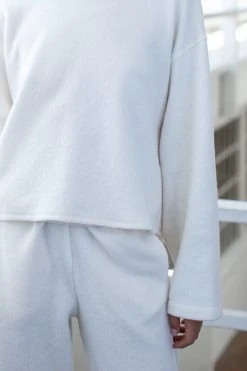 Velvet By Graham & Spencer ARISSA CROPPED SWEATSHIRT 14 Velvet By Graham & Spencer ARISSA CROPPED SWEATSHIRT