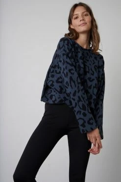 Velvet By Graham & Spencer TRINITY PRINTED CROPPED SWEATSHIRT Womens