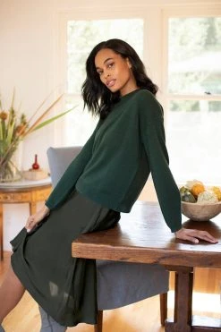 Velvet By Graham & Spencer BRYNNE CASHMERE CREW NECK SWEATER 42 Velvet By Graham & Spencer BRYNNE CASHMERE CREW NECK SWEATER