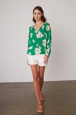 Velvet By Graham & Spencer VIKKI PRINTED CUT OUT BLOUSE 16 Velvet By Graham & Spencer VIKKI PRINTED CUT OUT BLOUSE