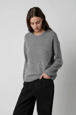 Velvet By Graham & Spencer BRYNNE CASHMERE CREW NECK SWEATER 28 Velvet By Graham & Spencer BRYNNE CASHMERE CREW NECK SWEATER