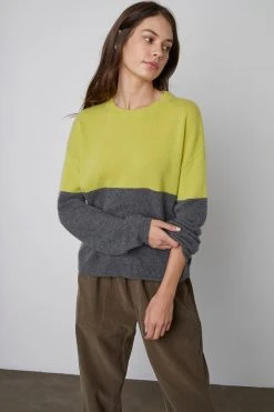 Velvet By Graham & Spencer Womens NORA CASHMERE CREW NECK SWEATER