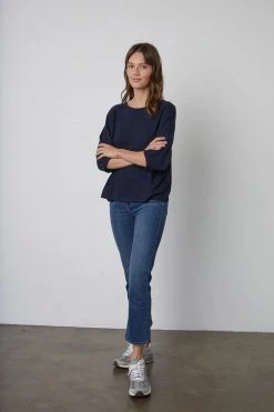 Velvet By Graham & Spencer Womens MAKAYLA CREW NECK PULLOVER