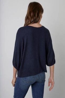 Velvet By Graham & Spencer Womens MAKAYLA CREW NECK PULLOVER