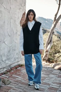 Velvet By Graham & Spencer Womens SASHA SWEATER VEST