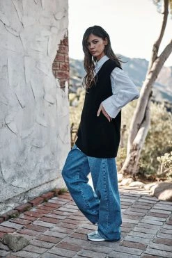 Velvet By Graham & Spencer Womens SASHA SWEATER VEST