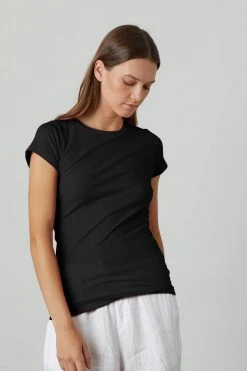 Velvet By Graham & Spencer Womens JEMMA GAUZY WHISPER FITTED CREW NECK TEE