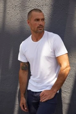 Velvet By Graham & Spencer ANGELO CREW NECK GRAPHIC TEE Mens 8 Velvet By Graham & Spencer ANGELO CREW NECK GRAPHIC TEE Mens