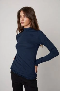 Velvet By Graham & Spencer Womens TALISIA GAUZY WHISPER FITTED MOCK NECK TEE