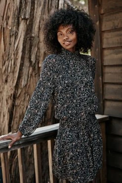 Velvet By Graham & Spencer KIRSTEN PRINTED DRESS 10 Velvet By Graham & Spencer KIRSTEN PRINTED DRESS