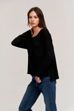 Velvet By Graham & Spencer Womens FIONA POCKET TEE