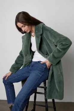 Velvet By Graham & Spencer Womens EVALYN LUX FAUX FUR COAT 18 Velvet By Graham & Spencer Womens EVALYN LUX FAUX FUR COAT