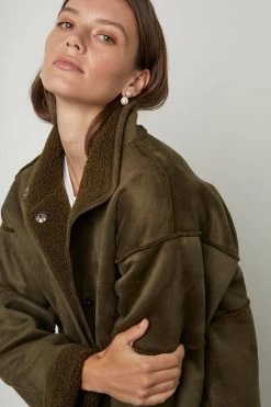 Velvet By Graham & Spencer Womens ALBANY REVERSIBLE LUX SHERPA COAT 52 Velvet By Graham & Spencer Womens ALBANY REVERSIBLE LUX SHERPA COAT