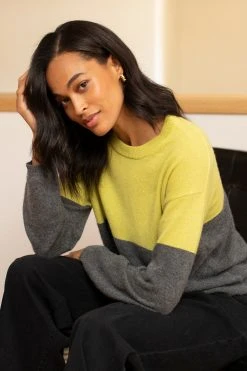 Velvet By Graham & Spencer Womens NORA CASHMERE CREW NECK SWEATER