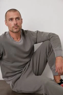 Velvet By Graham & Spencer Mens MATTS OMBRE FLEECE SWEATSHIRT 17 Velvet By Graham & Spencer Mens MATTS OMBRE FLEECE SWEATSHIRT