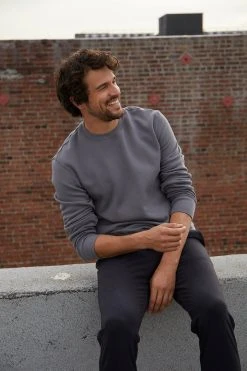 Velvet By Graham & Spencer ROMAN CREW NECK SWEATSHIRT Mens