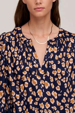 Velvet By Graham & Spencer KACY PRINTED BLOUSE 8 Velvet By Graham & Spencer KACY PRINTED BLOUSE