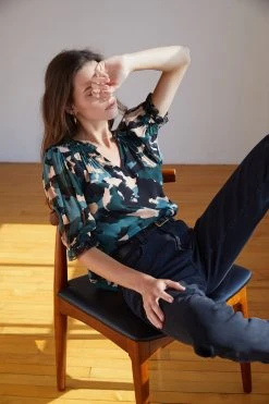 Velvet By Graham & Spencer ULI 3/4 SLEEVE BLOUSE Womens