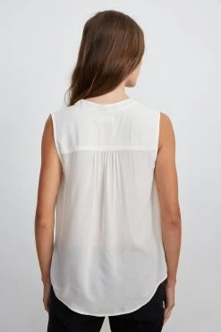 Velvet By Graham & Spencer RAVIN SLEEVELESS BLOUSE Womens
