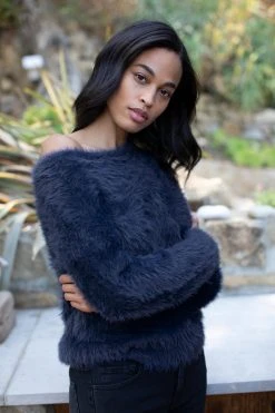 Velvet By Graham & Spencer Womens RAY CREW NECK SWEATER