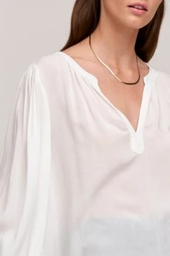Velvet By Graham & Spencer JOLENE V-NECK BLOUSE Womens