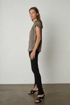 Velvet By Graham & Spencer ODETTE CAP SLEEVE BLOUSE 8 Velvet By Graham & Spencer ODETTE CAP SLEEVE BLOUSE