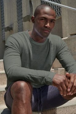 Velvet By Graham & Spencer KAI CREW NECK TEE 37 Velvet By Graham & Spencer KAI CREW NECK TEE