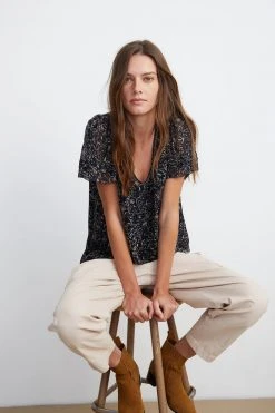 Velvet By Graham & Spencer Womens TRACIA SCOOP NECK PRINTED BLOUSE 22 Velvet By Graham & Spencer Womens TRACIA SCOOP NECK PRINTED BLOUSE