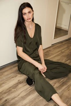 Velvet By Graham & Spencer HILLARY SATIN VISCOSE PLEATED PANT 13 Velvet By Graham & Spencer HILLARY SATIN VISCOSE PLEATED PANT