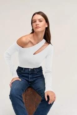 Velvet By Graham & Spencer Womens ROSALINA CUT OUT TOP