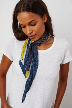 Velvet By Graham & Spencer Womens DIAMOND SHAPE SILK SCARF