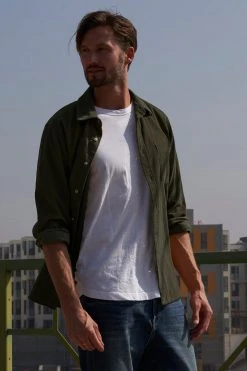 Velvet By Graham & Spencer Mens CAREY CORDUROY BUTTON-UP SHIRT 23 Velvet By Graham & Spencer Mens CAREY CORDUROY BUTTON-UP SHIRT