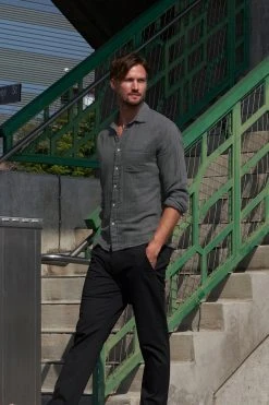 Velvet By Graham & Spencer Mens ELTON COTTON WOVEN BUTTON-UP SHIRT 42 Velvet By Graham & Spencer Mens ELTON COTTON WOVEN BUTTON-UP SHIRT