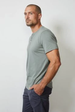 Velvet By Graham & Spencer FULTON SHORT SLEEVE HENLEY Mens 46 Velvet By Graham & Spencer FULTON SHORT SLEEVE HENLEY Mens