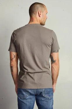 Velvet By Graham & Spencer HOWARD WHISPER CLASSIC CREW NECK TEE Mens 42 Velvet By Graham & Spencer HOWARD WHISPER CLASSIC CREW NECK TEE Mens