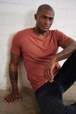 Velvet By Graham & Spencer HOWARD WHISPER CLASSIC CREW NECK TEE Mens 37 Velvet By Graham & Spencer HOWARD WHISPER CLASSIC CREW NECK TEE Mens