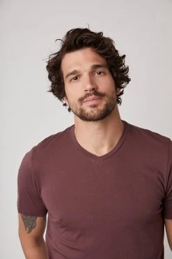 Velvet By Graham & Spencer SAMSEN WHISPER CLASSIC V-NECK TEE Mens