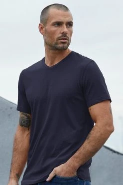 Velvet By Graham & Spencer SAMSEN WHISPER CLASSIC V-NECK TEE Mens 33 Velvet By Graham & Spencer SAMSEN WHISPER CLASSIC V-NECK TEE Mens