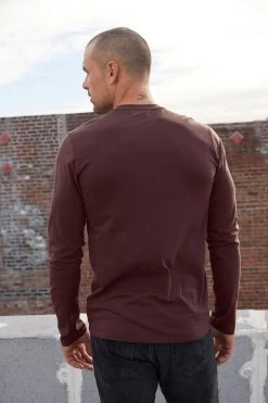 Velvet By Graham & Spencer SKEETER WHISPER CLASSIC CREW NECK TEE Mens 67 Velvet By Graham & Spencer SKEETER WHISPER CLASSIC CREW NECK TEE Mens