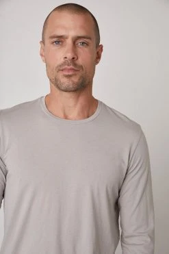 Velvet By Graham & Spencer SKEETER WHISPER CLASSIC CREW NECK TEE Mens 63 Velvet By Graham & Spencer SKEETER WHISPER CLASSIC CREW NECK TEE Mens