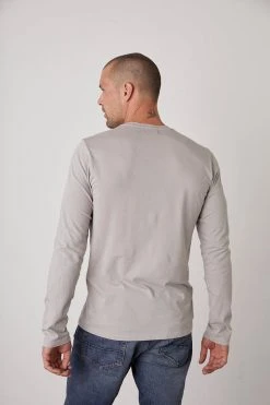 Velvet By Graham & Spencer SKEETER WHISPER CLASSIC CREW NECK TEE Mens 62 Velvet By Graham & Spencer SKEETER WHISPER CLASSIC CREW NECK TEE Mens