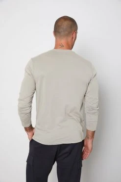 Velvet By Graham & Spencer SKEETER WHISPER CLASSIC CREW NECK TEE Mens 71 Velvet By Graham & Spencer SKEETER WHISPER CLASSIC CREW NECK TEE Mens
