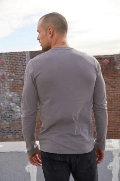 Velvet By Graham & Spencer SKEETER WHISPER CLASSIC CREW NECK TEE Mens 65 Velvet By Graham & Spencer SKEETER WHISPER CLASSIC CREW NECK TEE Mens