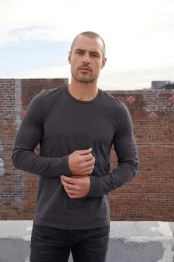 Velvet By Graham & Spencer SKEETER WHISPER CLASSIC CREW NECK TEE Mens 53 Velvet By Graham & Spencer SKEETER WHISPER CLASSIC CREW NECK TEE Mens