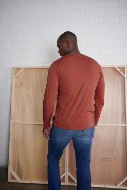 Velvet By Graham & Spencer SKEETER WHISPER CLASSIC CREW NECK TEE Mens 49 Velvet By Graham & Spencer SKEETER WHISPER CLASSIC CREW NECK TEE Mens